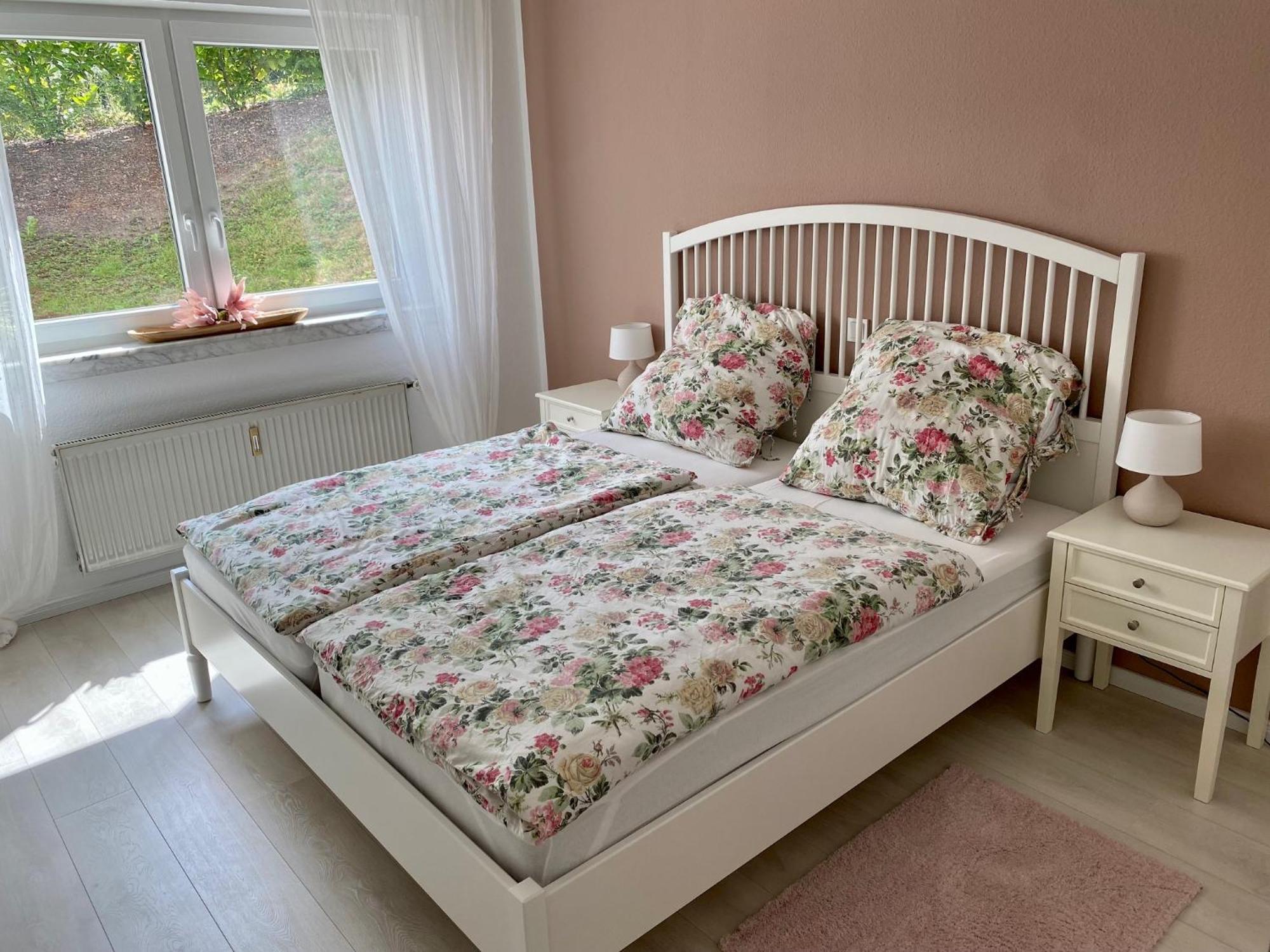 Neu: Ferienwohnung Zum Nussbaum - Landhausstil & Moseltalblick Трабен-Трарбах Екстер'єр фото